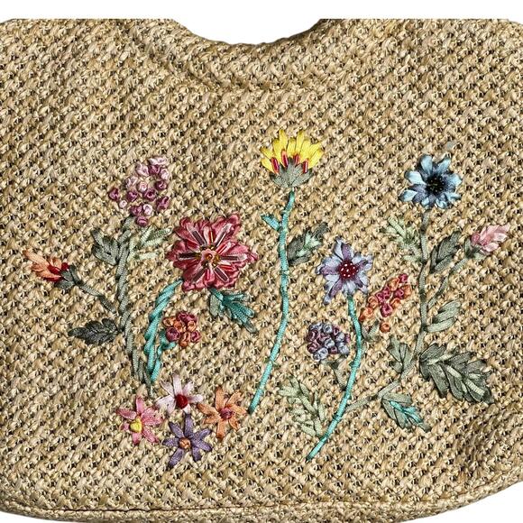 Vintage Straw Handbag with Floral Embroidery and Wooden Handles - Picture 2 of 6